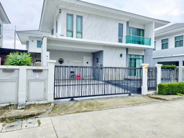 รูป Robinson ลาดกระบัง 1กม.สุขุมวิท 77 บ้านเดี่ยว 2ชั้น 4 นอน 3 น้ำ ดีไซน์ทันสมัย ขนาดที่ดิน 54ตร.ว.จัดเต็มเฟอร์ฯ เหมาะสำหรับอยู่อาศัย โฮมออฟฟิศ - รูปที่ 1/7