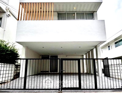 Houses for rent Bangkok : 4-BR House 340 Sqm At Courtyard Villa Rama 9 - Wongwaen (ID 3446091)