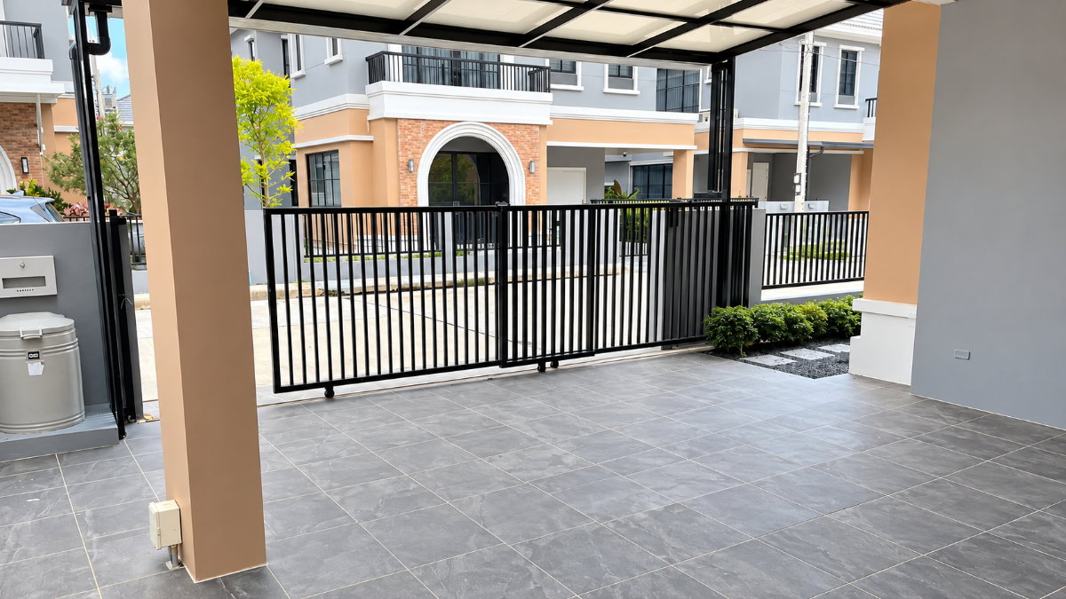 picture Crown Estate 4 bed 3 bath ECL #219 - 19/21