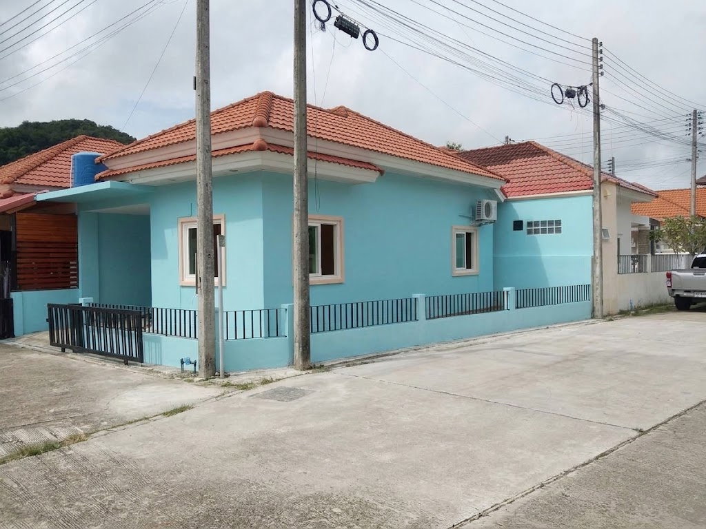 รูป 🏡 ให้เช่าทาวน์โฮม(หลังมุม) โครงการเดอะริชแหลมหิน รีโนเวทใหม่ พร้อมแอร์ 3 ตัว เนื้อที่ 25.5 ตารางวา ใกล้ร้านอาหารแหลมหินซีฟู้ด(ติดทะเล) และ 7-eleven - รูปที่ 3/15