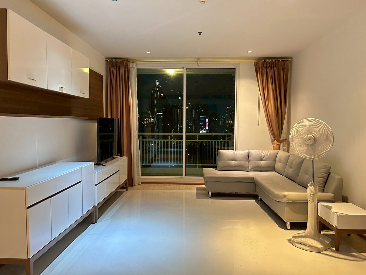 picture 💎 Stunning 2-Bed Condo, Prime Location | 🏢 The Empire Place - 1/9