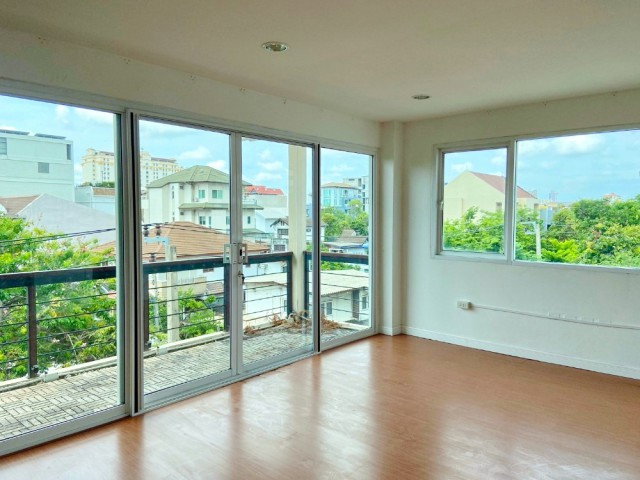 picture 			BTS SaintLouis 700m. 4-story home office 6bed for rent Narathiwat Sathon Empire Tower. 500m. 4 bath           - 7/8