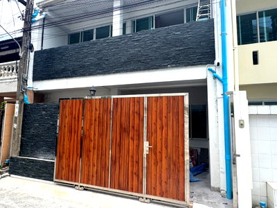 เช่าทาวน์โฮม ม.ศรีนครินทรวิโรฒ วิทยาเขตประสานมิตร : ให้เช่า ทาวน์เฮาส์ ซ.สุขุมวิท 26 ใจกลางพร้อมพงษ์📍 ใกล้ K Village | Em District | BTS พร้อมพงษ์ (TH6943)