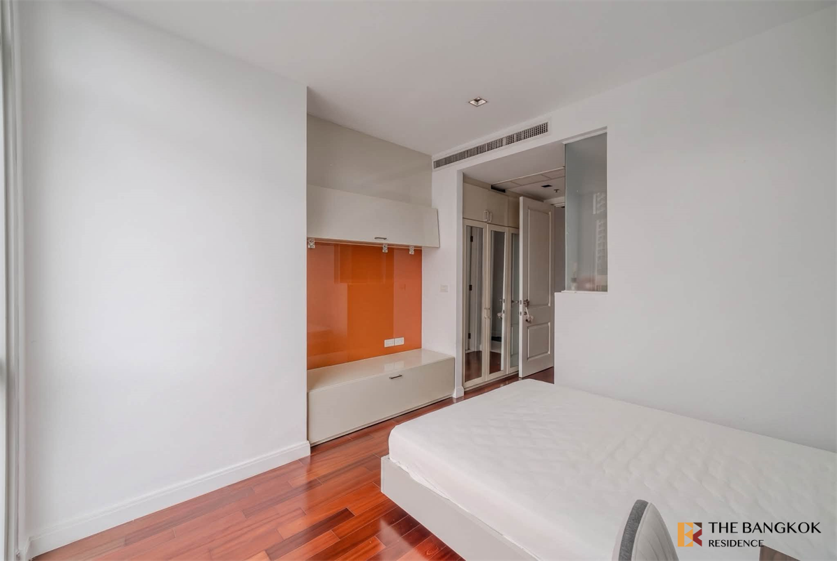 picture Ultimate Luxury Lifestyle with Convenience Athenee Residence near BTS Phloen Chit - 5/10