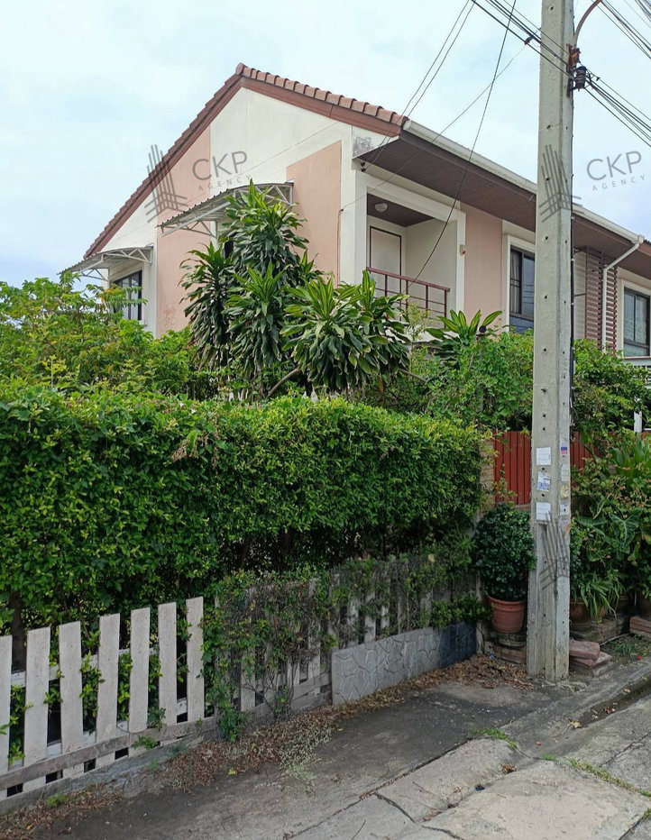 รูป L260164 | ขายบ้าน 2 ชั้น หมู่บ้านออมธนา 1 ไทรน้อย นนทบุรี บ้านหลังมุม 54.5 ตร.ว. ติดสนามเด็กเล่น บรรยากาศร่มรื่น พร้อมพื้นที่พักผ่อนรอบบ้าน - รูปที่ 10/11