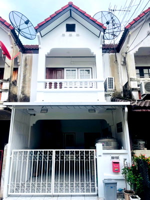 ทาวน์โฮม ถนนเทพรักษ์ : ขายทาวน์เฮ้าส์ 2 ชั้น รีโนเวทใหม่พร้อมอยู่ หมู่บ้านเลิศอุบล ซอย 8 ทำเลดีห้าแยกวัชรพล ทำเลน้ำไม่ท่วม