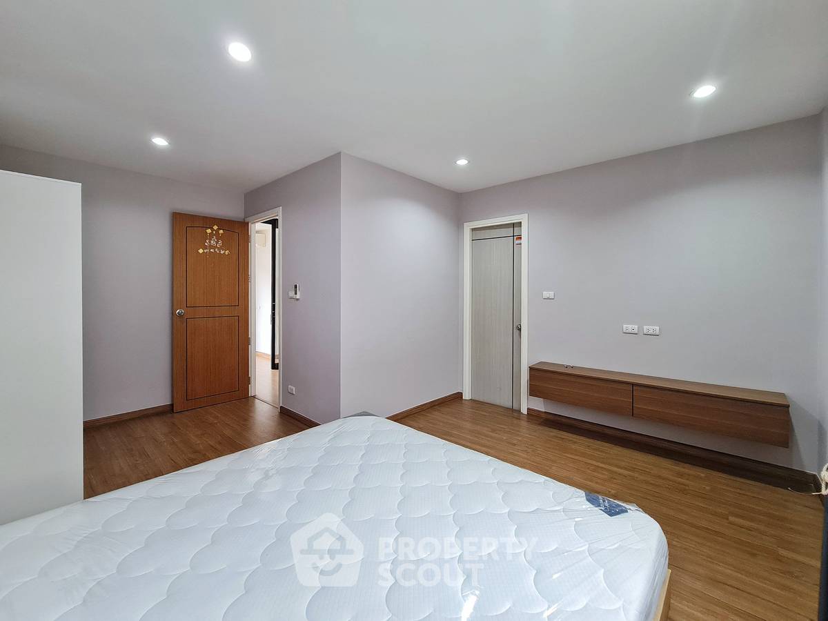 picture 3-BR Townhouse in Wang Thonglang (ID 3448666) - 10/21