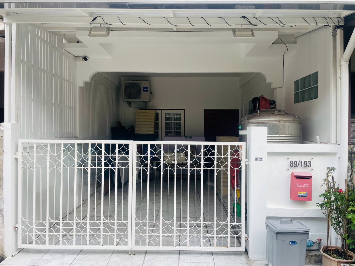 รูป ขายทาวน์เฮ้าส์ 2 ชั้น รีโนเวทใหม่พร้อมอยู่ หมู่บ้านเลิศอุบล ซอย 8 ทำเลดีห้าแยกวัชรพล ทำเลน้ำไม่ท่วม - รูปที่ 2/10