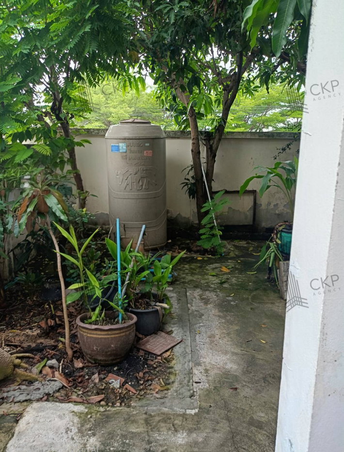 รูป L260164 | ขายบ้าน 2 ชั้น หมู่บ้านออมธนา 1 ไทรน้อย นนทบุรี บ้านหลังมุม 54.5 ตร.ว. ติดสนามเด็กเล่น บรรยากาศร่มรื่น พร้อมพื้นที่พักผ่อนรอบบ้าน - รูปที่ 4/11