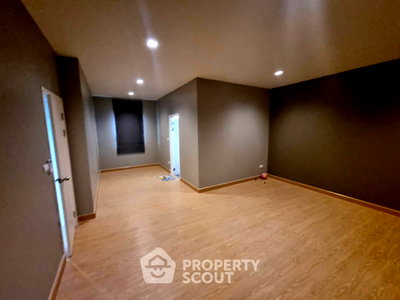 Townhouses for rent Bangkok : 4-BR Townhouse in Samae Dam (ID 3447391)