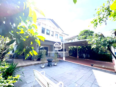 Houses for rent Ramkhamhaeng Road : Pet friendly house for rent at Mantana 2 Bangna  Wongwean