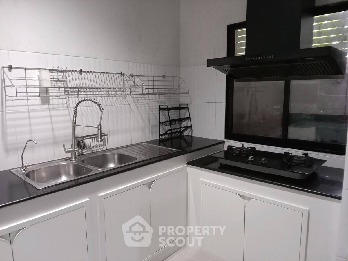 picture Spacious 3-BR 200 Sqm Townhouse At HAUS 35 Cheangwattana (ID 3448372) - 11/32