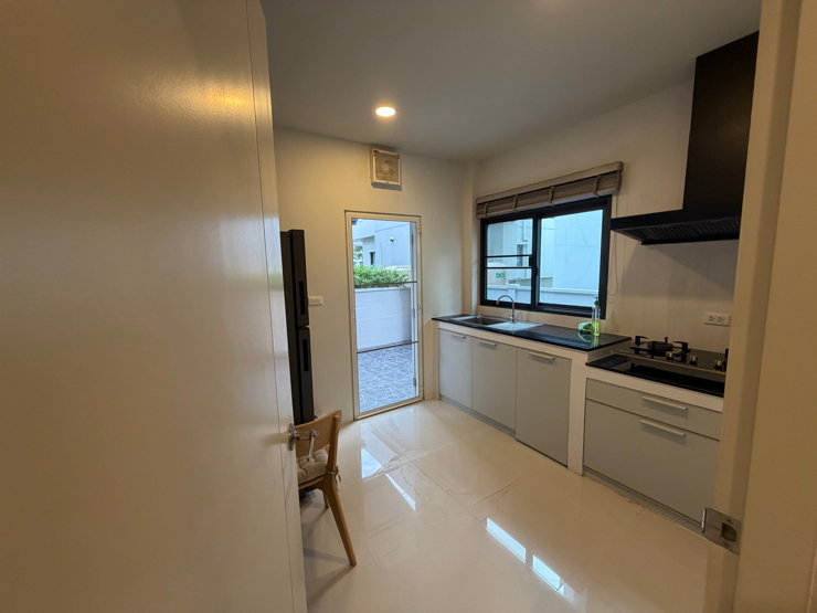 รูป บ้าน เซนโทร บางนา (Centro Bangna) ใกล้ Mega Bangna และโรงเรียนนานาชาติ - รูปที่ 4/8
