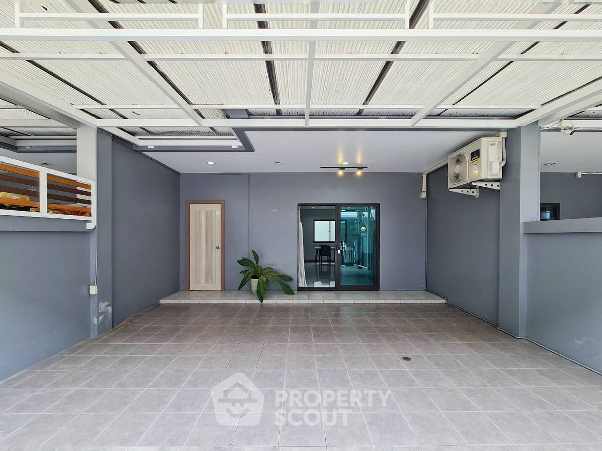 picture 3-BR Townhouse in Wang Thonglang (ID 3448666) - 18/21