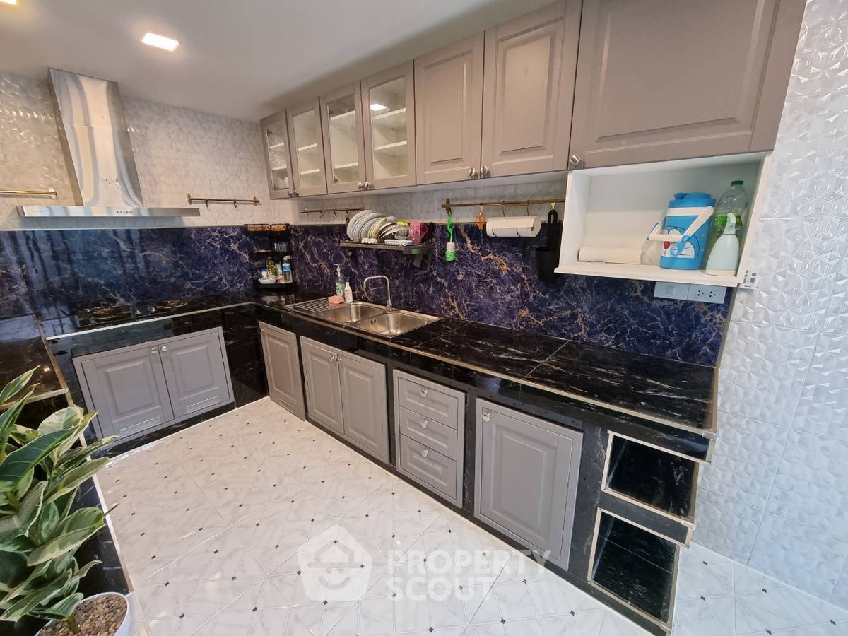 picture 4-BR Townhouse in Samae Dam (ID 3447391) - 11/14