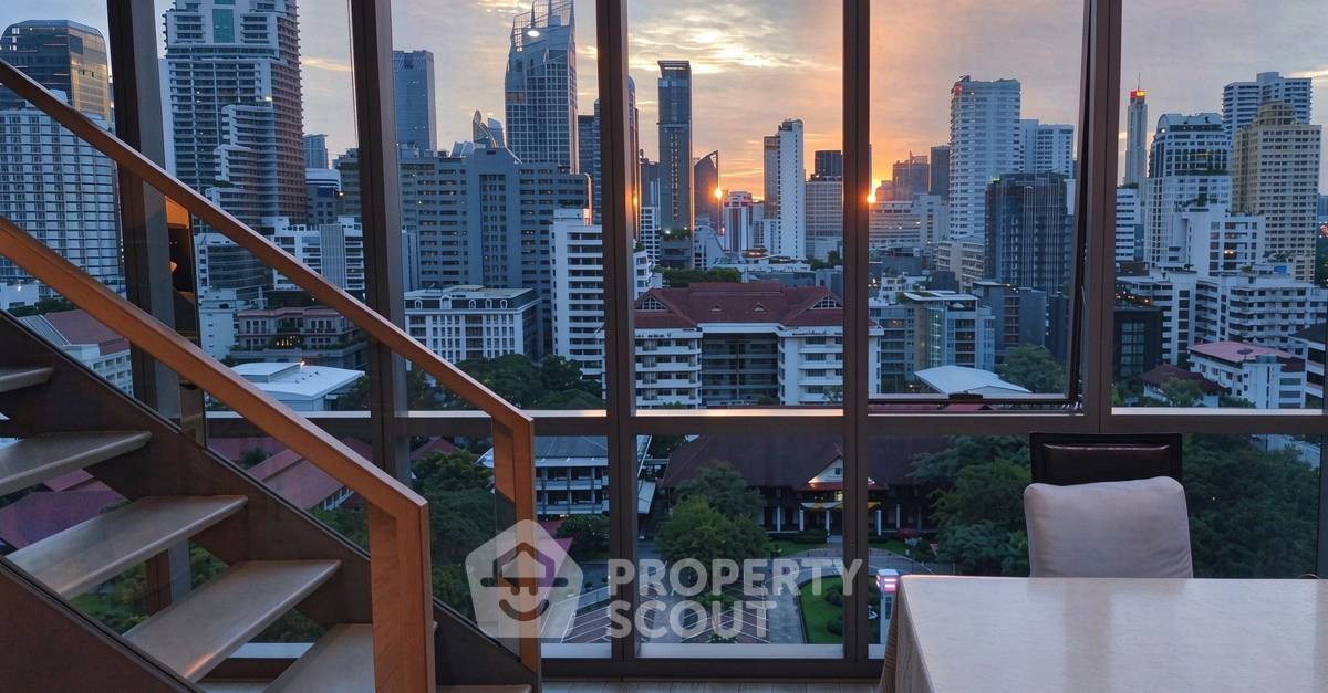 รูป คอนโด 2-ห้องนอน ที่ เดอะ รูม สุขุมวิท 21 ใกล้ MRT สุขุมวิท (ID 3412891) - รูปที่ 10/11