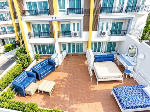 			LatKrabang Hospital 330m Suvarnabhumi4 Rd 1.05km ARL LatKrabang.2.55km This 3-story townhome features 4beds 4baths ​​27sq.w. ​​230sq.m. It          