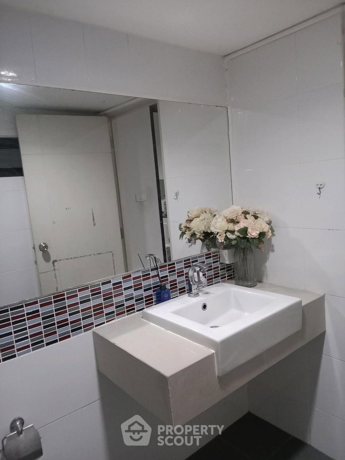 picture Spacious 3-BR 200 Sqm Townhouse At HAUS 35 Cheangwattana (ID 3448372) - 6/32