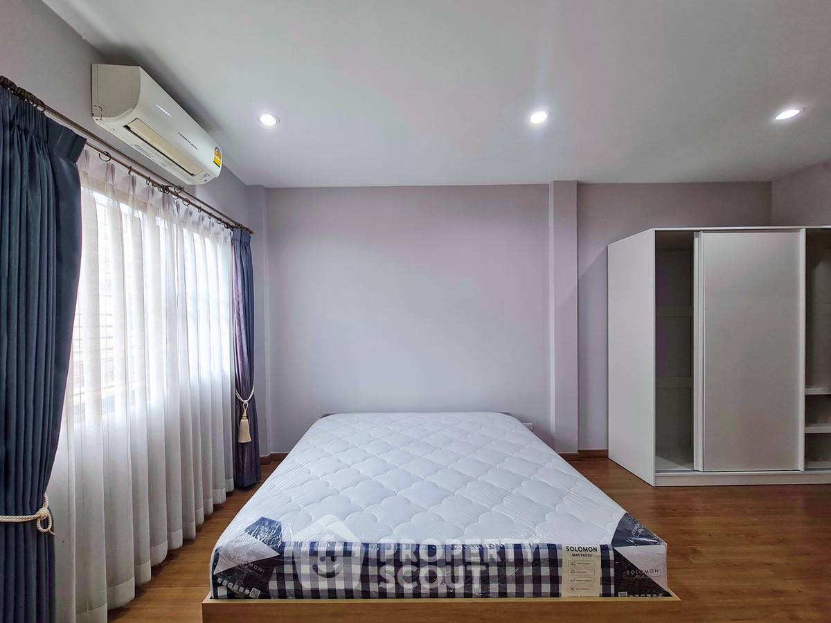 picture 3-BR Townhouse in Wang Thonglang (ID 3448666) - 12/21