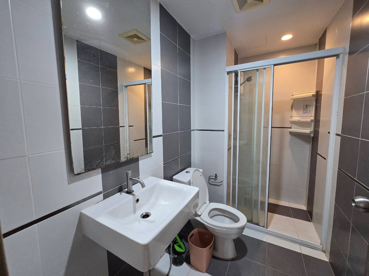 picture Available now! Ready to move in 🥰 28,000 THB/month at The Base Sukhumvit 77 📌 Near BTS On Nut. Line ID: katk03 - 9/12
