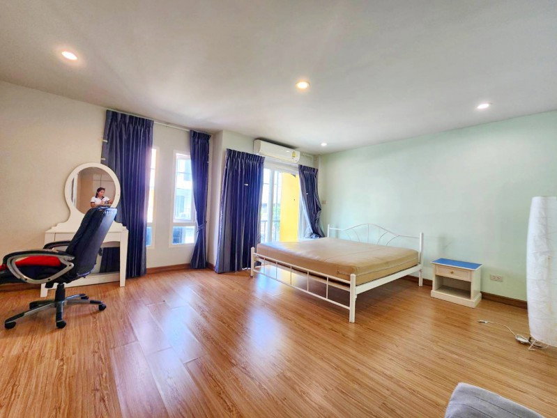 รูป ARLลาดกระบัง 2.55กม. ทาวน์โฮม 3ชั้น 4นอน รพ.ลาดกระบัง 330ม. ถ.สุวรรณภูมิ4 1.05กม. 4น้ำ 27 ตร.ว. 230 ตร.ม.พร้อมเฟอร์ฯ 5แอร์ - รูปที่ 6/8