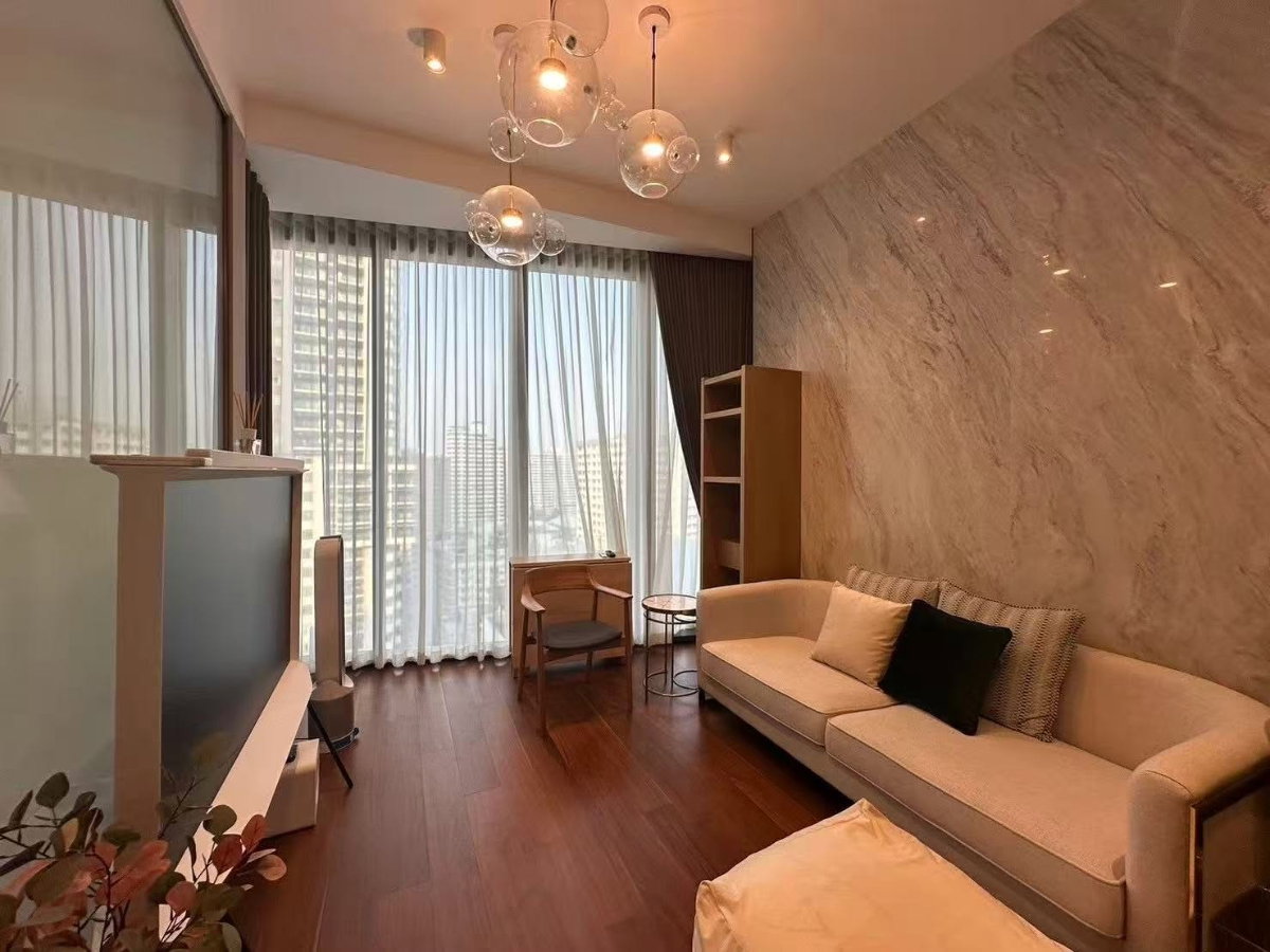 picture The Estelle Phrom Phong for Sale - 4/4