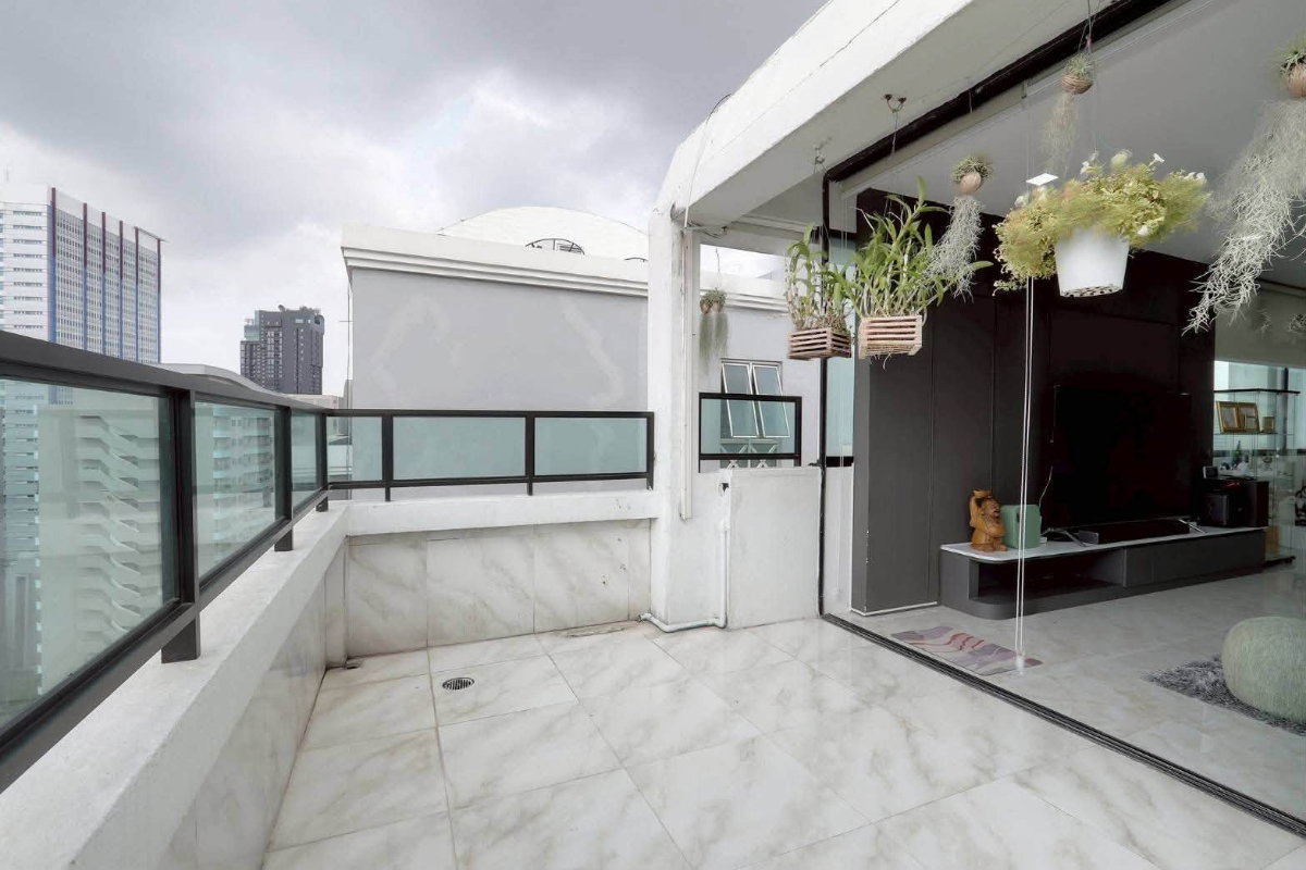 picture ST863/For Sale : Exclusive Full Floor Penthouse  - 2/13