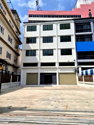 Shophouses for rent Bangna - Trat  : #OHR75 Commercial Building for Rent | 5 Storeys on Srinakarin Road | Parking for 7-9 cars 📍 Only 1 min to Yellow Line MRT