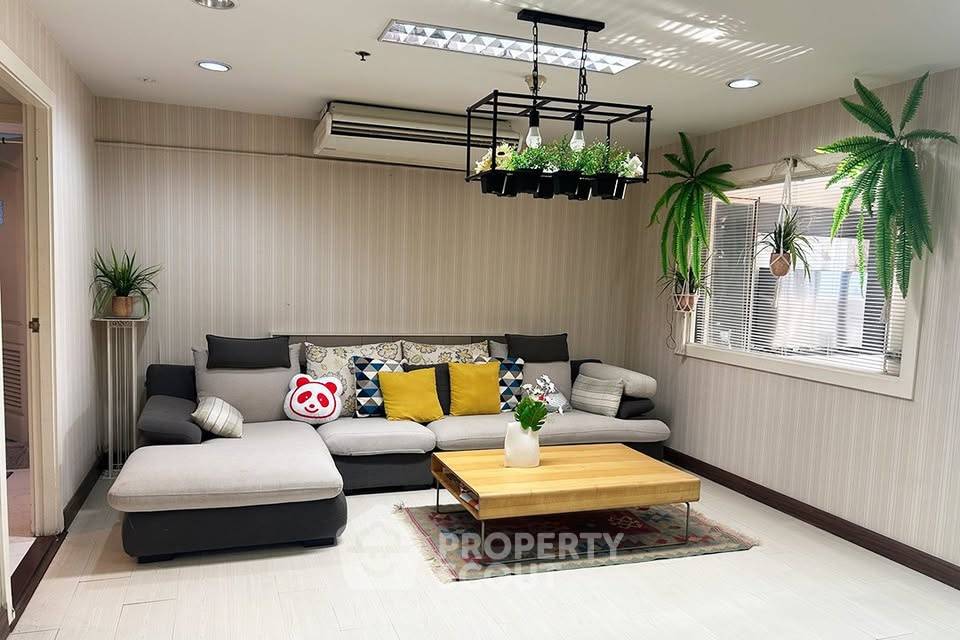 picture 3-BR Condo at Nusa State Tower Condominium near BTS Saphan Taksin (ID 3002985) - 3/6