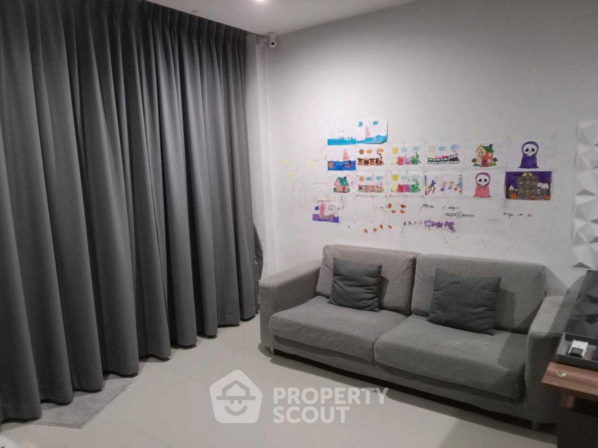 picture Spacious 3-BR 200 Sqm Townhouse At HAUS 35 Cheangwattana (ID 3448372) - 5/32