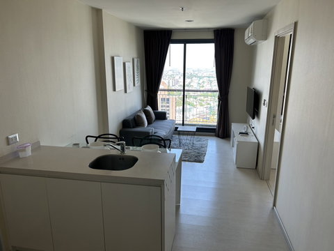 Luxury condo RHYTHM Sukhumvit 42 near BTS Ekkamai
1 bedroom, 45 sq.m. price only 6.9 million THB!