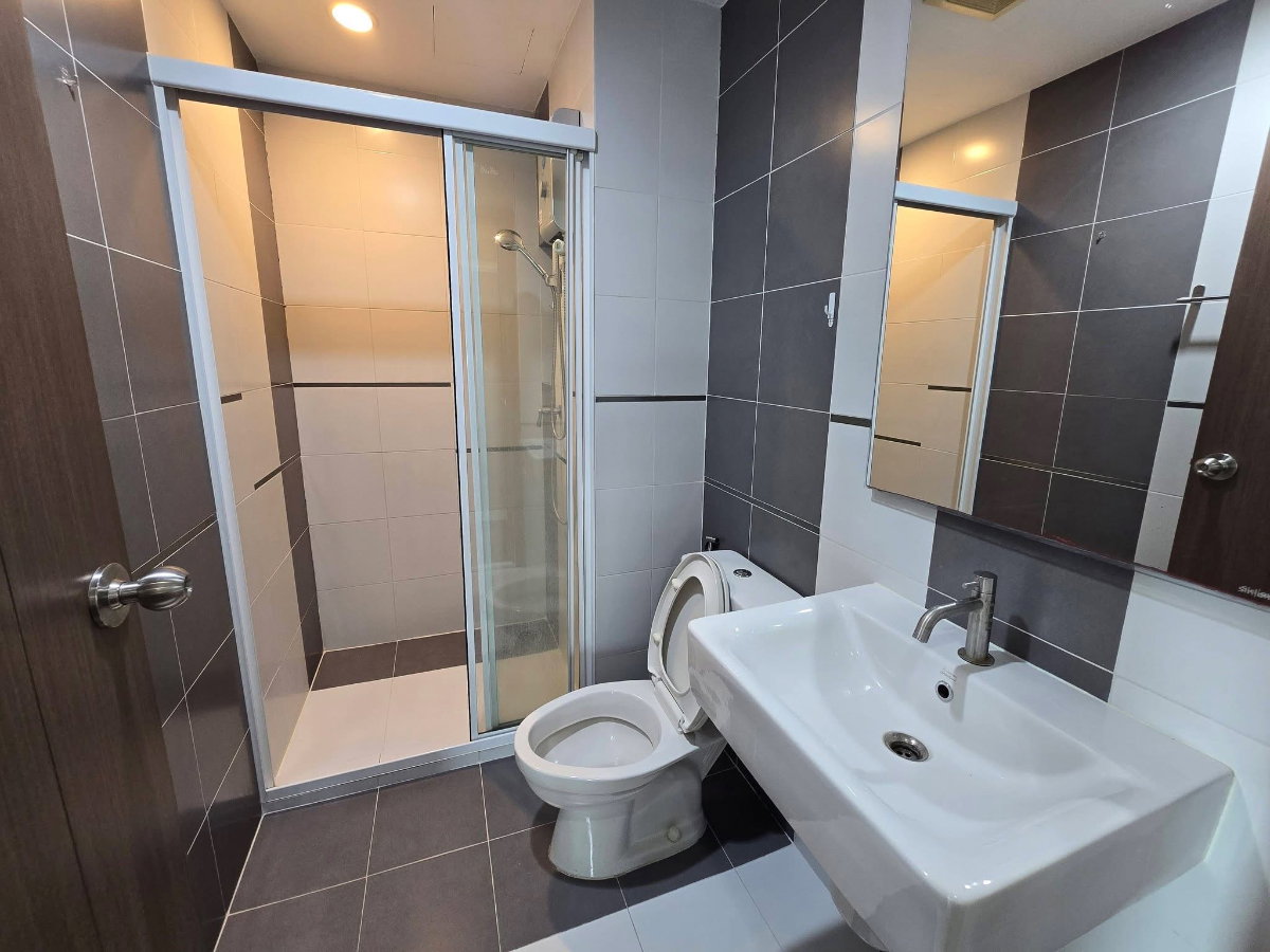 picture Available now! Ready to move in 🥰 28,000 THB/month at The Base Sukhumvit 77 📌 Near BTS On Nut. Line ID: katk03 - 10/12