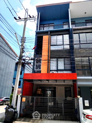 เช่าทาวน์โฮม นนทบุรี : ทาวน์เฮาส์ 3 ห้องนอน พื้นที่กว้าง 200 ตร.ม. HAUS 35 Cheangwattana (ID 3448372)