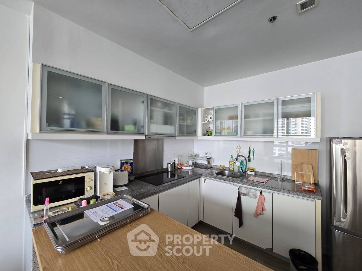 picture 68 Sqm 1-BR Millennium Residence @ Sukhumvit, 15th Floor, BTS Asoke (ID 3448631) - 2/8