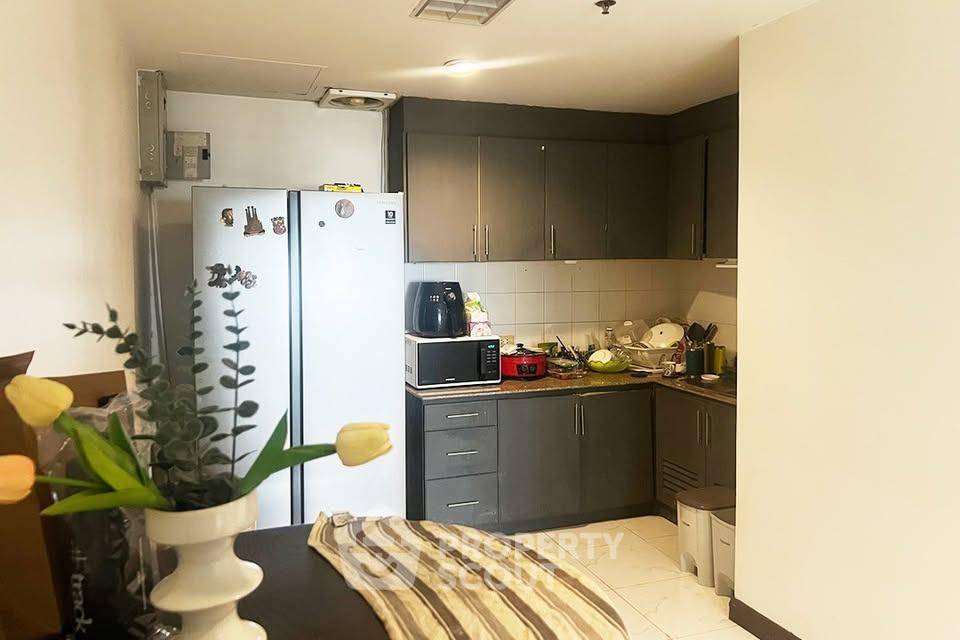 picture 3-BR Condo at Nusa State Tower Condominium near BTS Saphan Taksin (ID 3002985) - 4/6