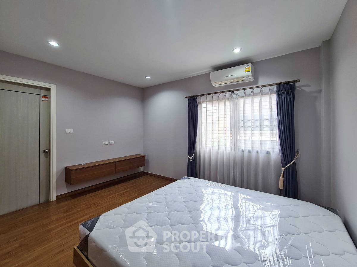 picture 3-BR Townhouse in Wang Thonglang (ID 3448666) - 9/21