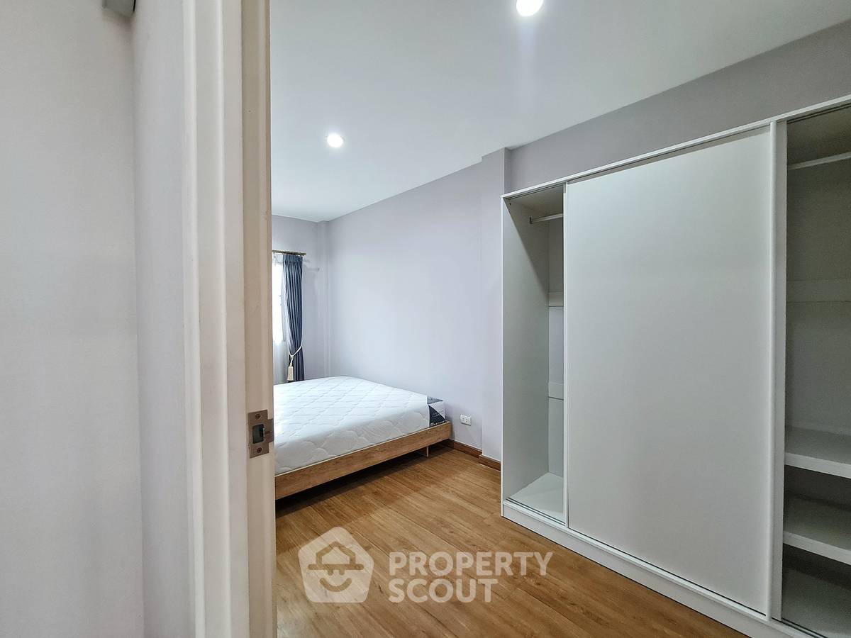 picture 3-BR Townhouse in Wang Thonglang (ID 3448666) - 8/21