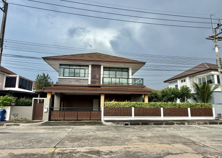 Luxury detached house for sale with lake view, THE PREMIO LAKEHILL, Chonburi. Large house, great atmosphere.