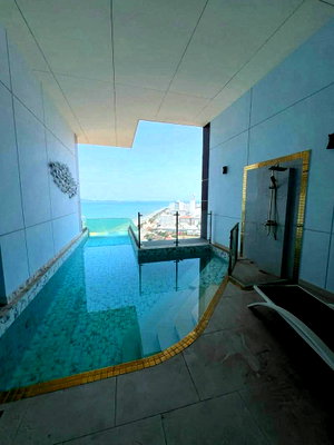 Condos for sale : Copacabana Beachfront Jomtien 1bed 1bath with private swimming pool  1bed 1bath 80 sq.m ( Foreign Ownership)