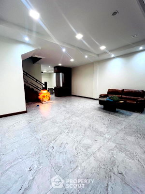 ทาวน์โฮม กรุงเทพมหานคร : พื้นที่กว้าง 360 ตร.ม. ทาวน์เฮาส์ 4 ห้องนอน Esta Home Rama 3 (ID 3446206)