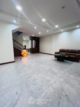 พื้นที่กว้าง 360 ตร.ม. ทาวน์เฮาส์ 4 ห้องนอน Esta Home Rama 3 (ID 3446206)