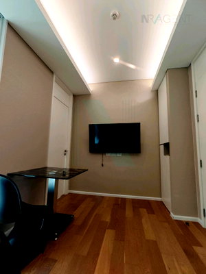 Condos for rent : For Rent Condo THE SAINT RESIDENCES Building 1, Floor 39,1 bed room, Room size 30 sqm