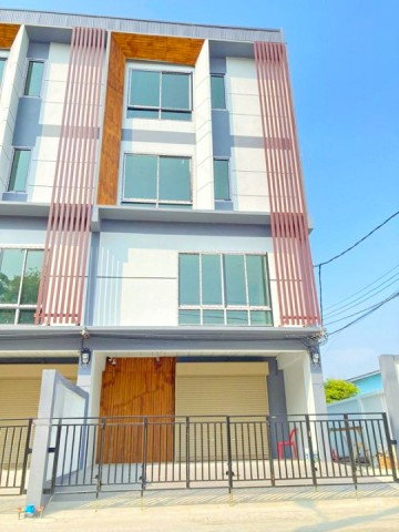 picture 550 m.from Big C Phetkasem this 4-story townhome features 4 bed 4 bath and 250 sq.m. of usable space - 1/8