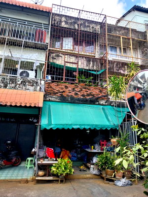 อาคารพาณิชย์ เขตสาทร : ขาย อาคาร 3 ชั้น 7 ตรว. ถนนจันทน์ เขตสาทร 1 นอน 1 น้ำ ทำเลหายาก ใจกลางเมือง