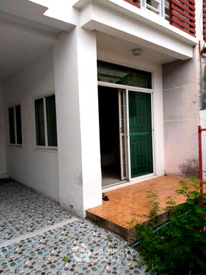 Townhouses for sale Samut Prakarn : 4-BR Townhouse At บ้านทรัพย์รุ่งเรืองซิตี้ Near BTS Kheha (ID 3439676)