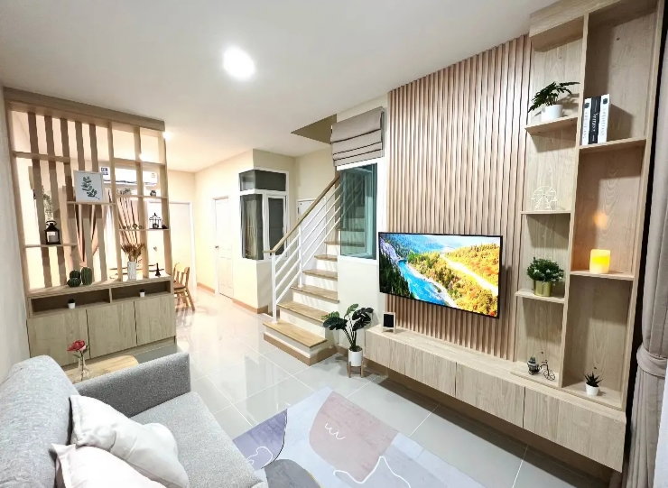 รูป 🏡 ให้เช่าทาวน์โฮมหรู Golden Town สุขุมวิท–ลาซาล (K281)
💰 27,900 บาท/เดือน รวมค่าส่วนกลาง
✨ Fully Furnished สไตล์อังกฤษ พร้อมเข้าอยู่! - รูปที่ 3/10