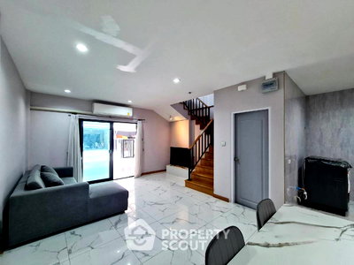 Townhouses for rent Bangkok : 3-BR Townhouse in Wang Thonglang (ID 3448666)