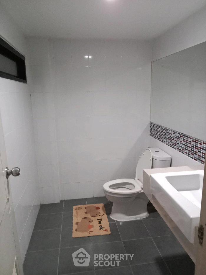 picture Spacious 3-BR 200 Sqm Townhouse At HAUS 35 Cheangwattana (ID 3448372) - 7/32
