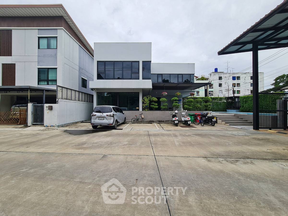picture 3-BR Townhouse in Wang Thonglang (ID 3448666) - 20/21