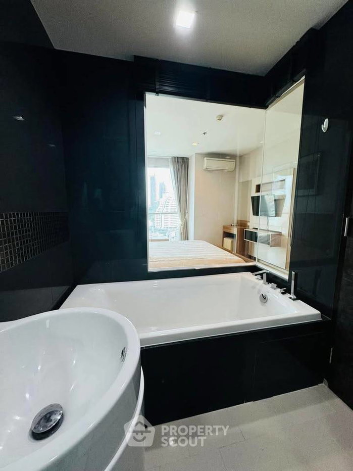 picture 17th-Floor 1-BR At Rhythm Sathorn, 300m To BTS Saphan Taksin (ID 2353312) - 4/15